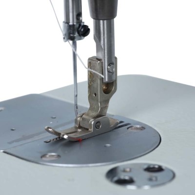 GC202D Промышленная швейная машина Typical (комплект: голова+стол)4